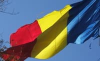 თბილისის საერთაშორისო აეროპორტი და თვითმფრინავი ასაფრენ ბილიკზე