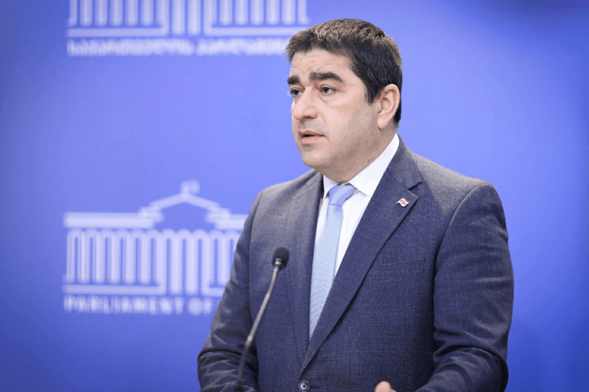 შალვა პაპუაშვილი ინტერვიუს დროს