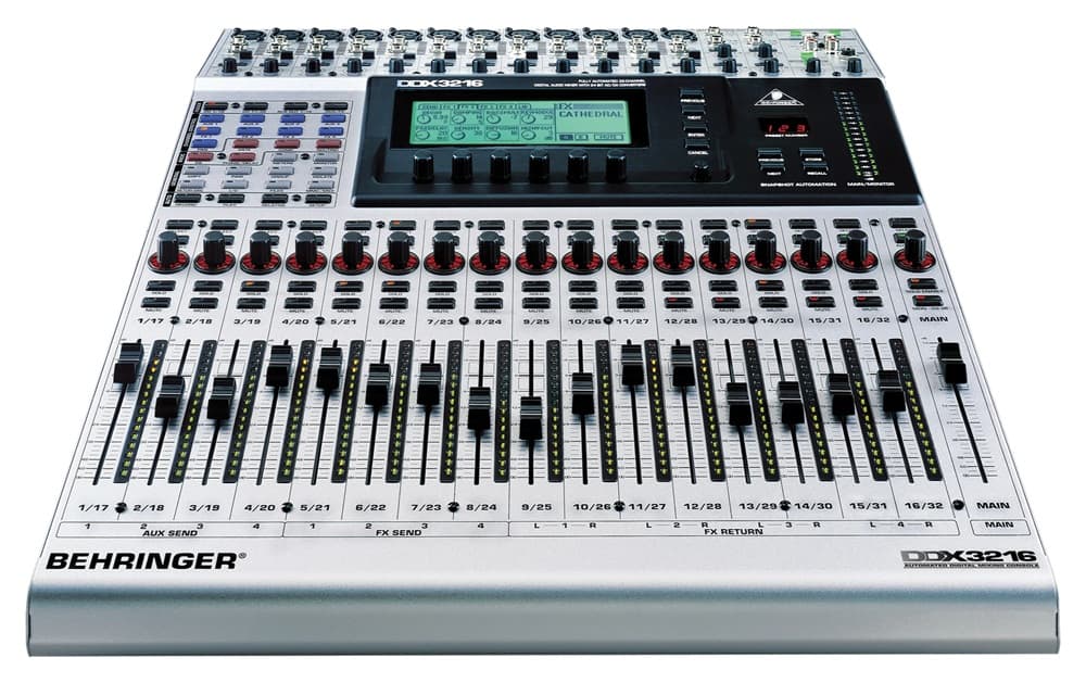 Behringer DDX3216 აუდიოპულტი და მისი შიდა დაფის დეტალები