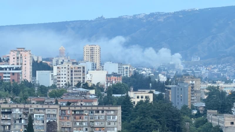 ავლაბარში ხანძრის შედეგად დაზიანებული შენობის ფოტო