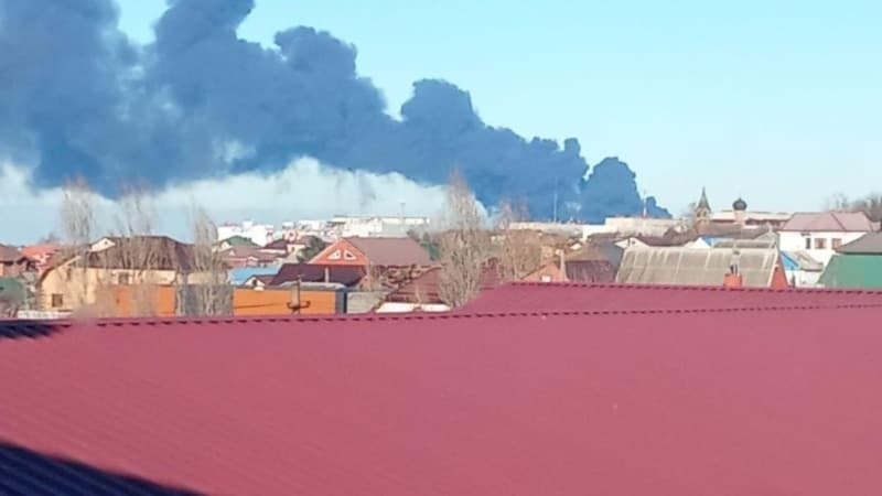 კვამლი რუსეთის ნავთობგადამამუშავებელი ქარხნის ტერიტორიაზე