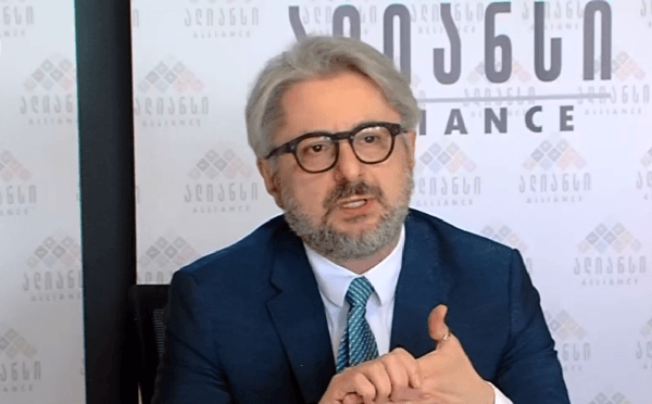 ნიკა გვარამია პოლიტიკური განცხადების გაკეთებისას