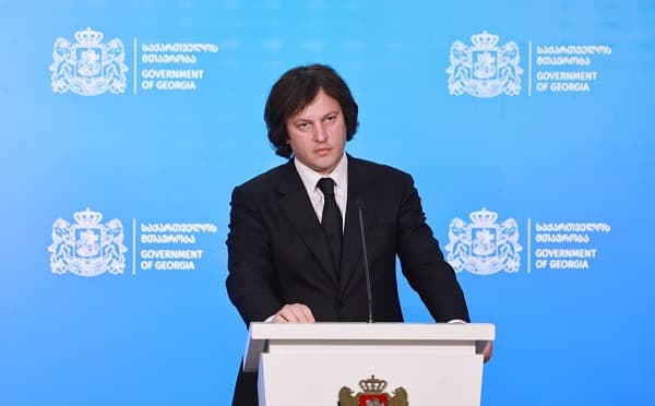 ირაკლი კობახიძე ჟურნალისტებთან საუბრისას