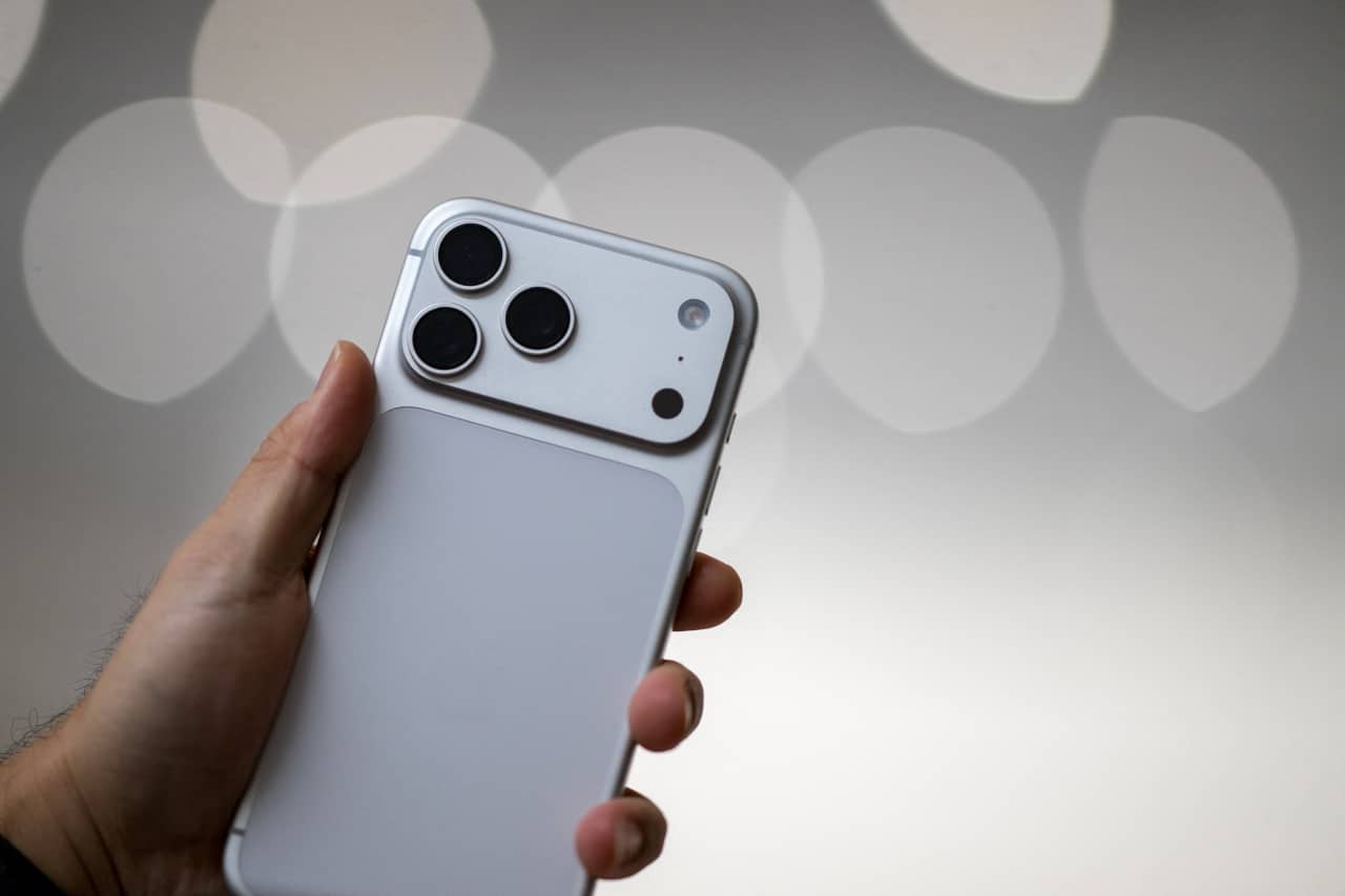 Apple-ის ახალი სმარტფონი ხელოვნური ინტელექტის სიმბოლოებით