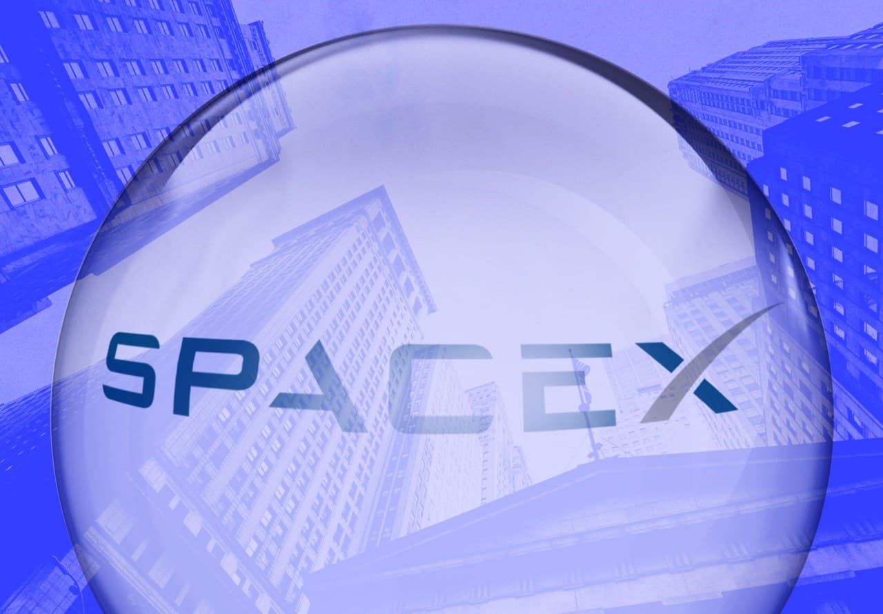 SpaceX-ის რაკეტა სტარტის დროს