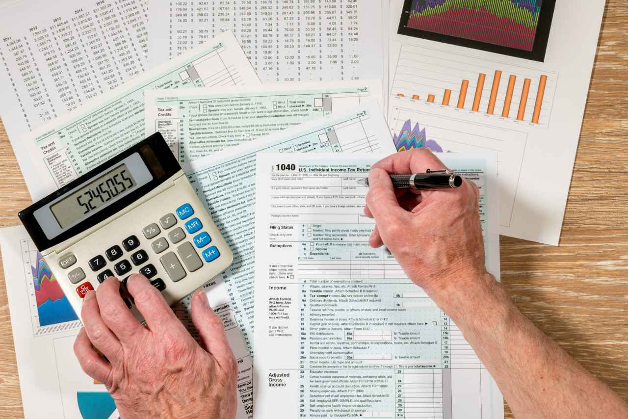 IRS-ის ოფიციალური შენობა და საგადასახადო დოკუმენტები