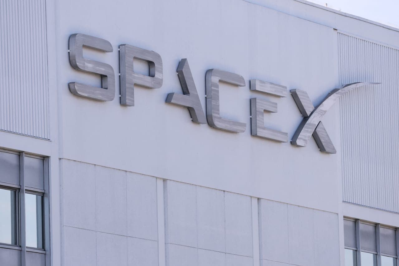 SpaceX-ის რაკეტა სტარტის მოლოდინში