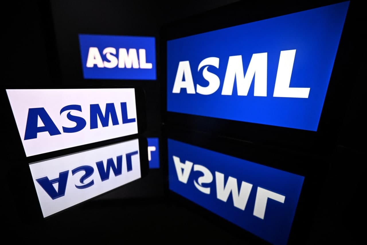 ილონ მასკის პორტრეტი ASML-ის ტექნოლოგიურ ფონზე