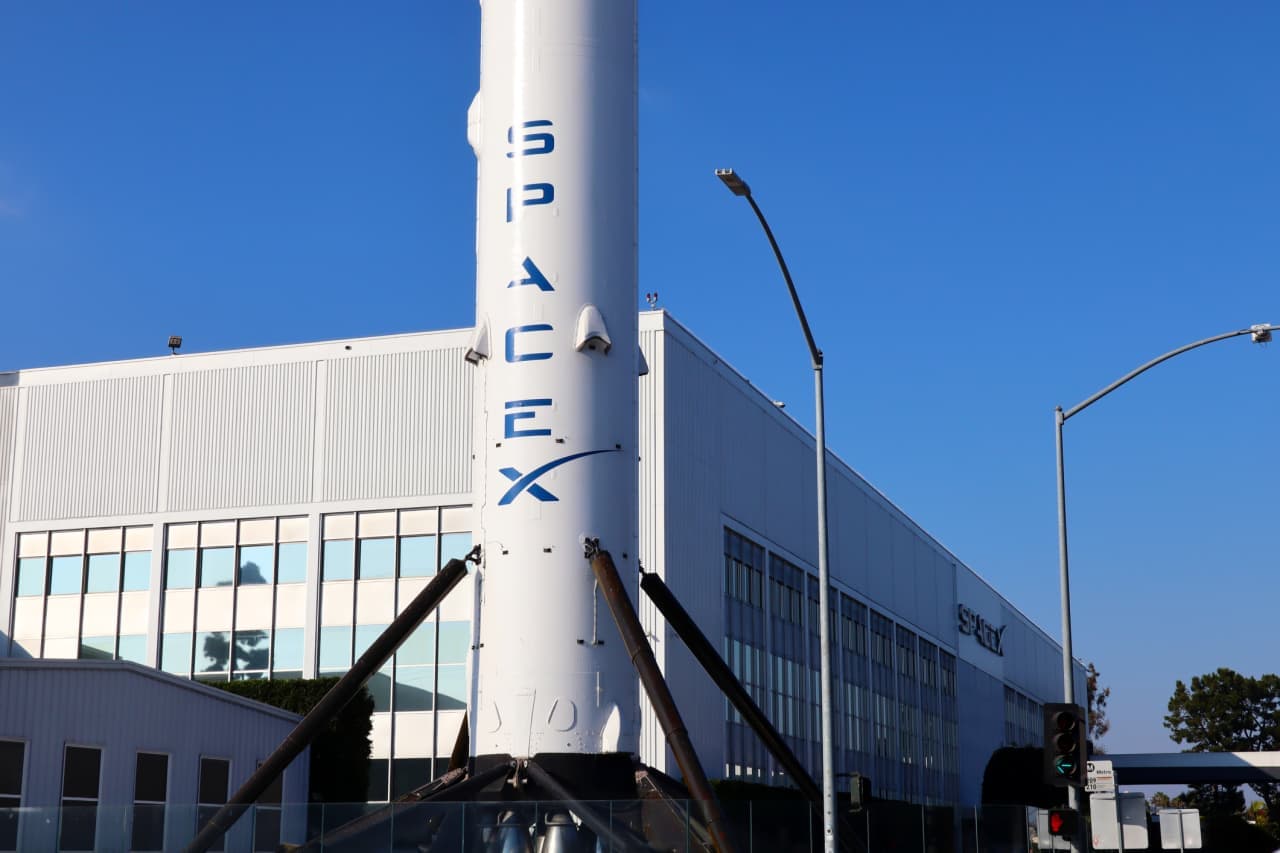 SpaceX-ის რაკეტა სტარტზე
