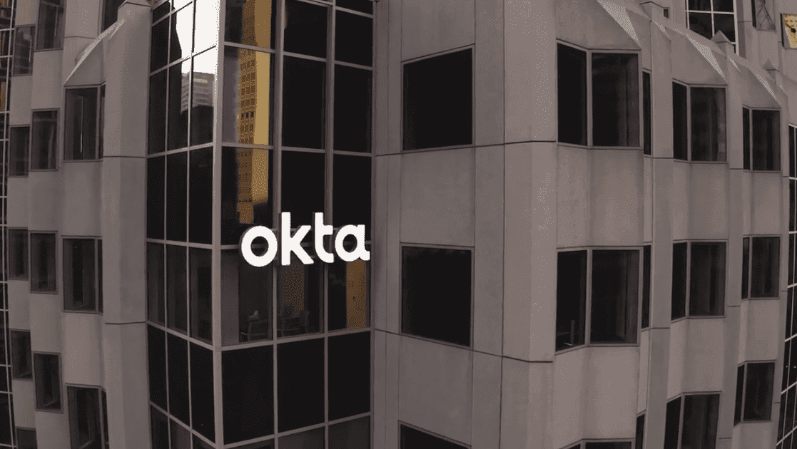 Okta-ს ლოგო და ტექნოლოგიური გრაფიკები