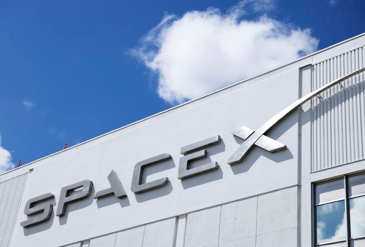 SpaceX-ის რაკეტა სტარტის დროს