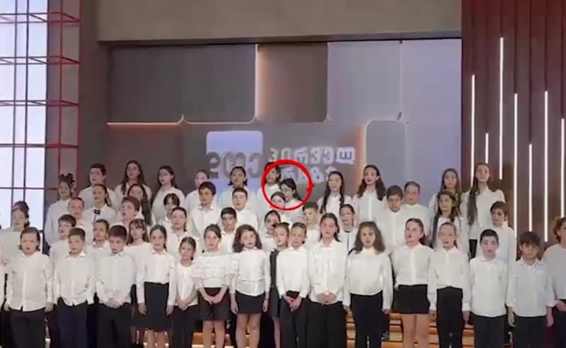 დედის ემოციური ვიდეოს კადრი