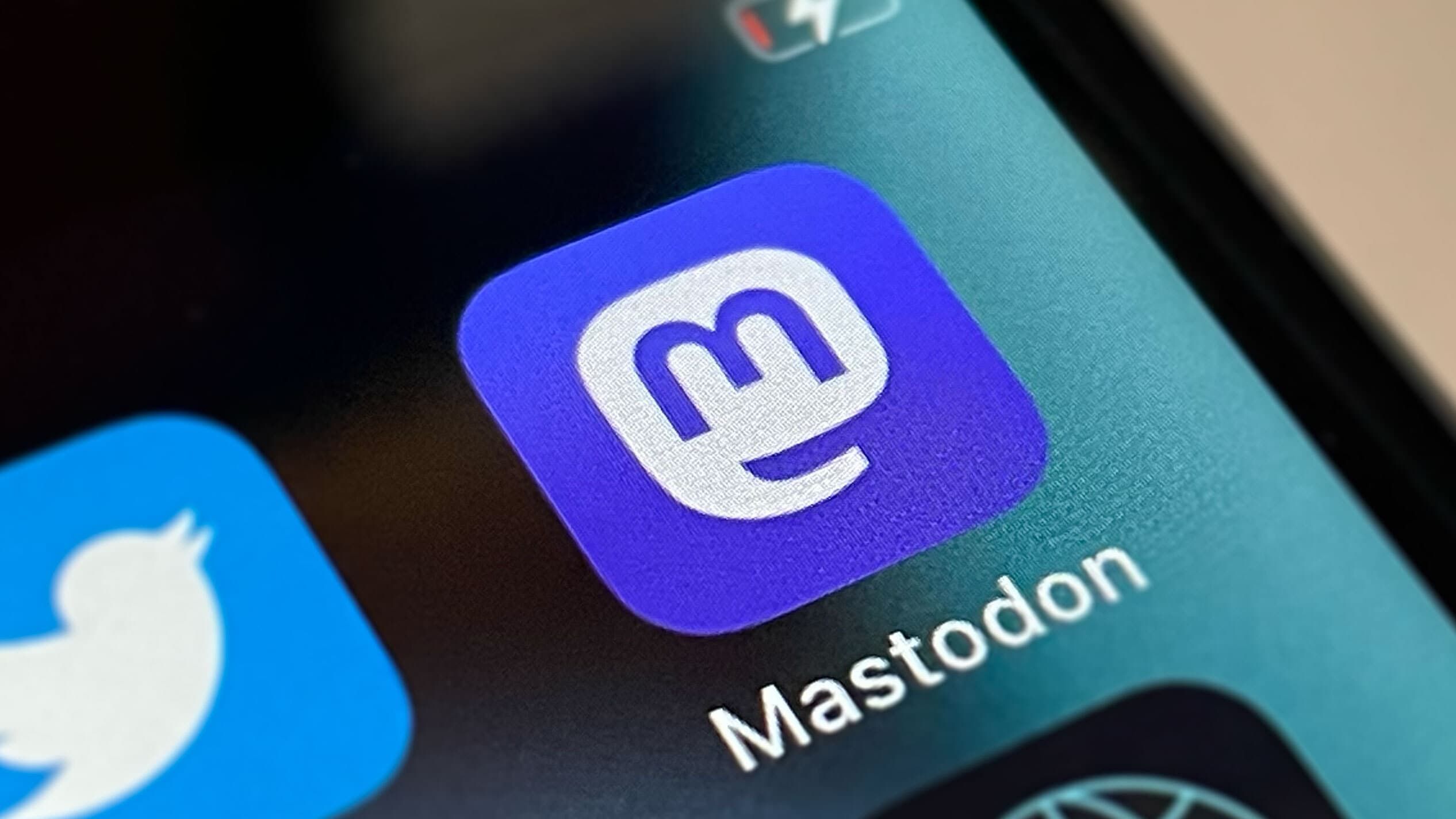 Mastodon-ის ლოგო და ინტერფეისის ვიზუალი