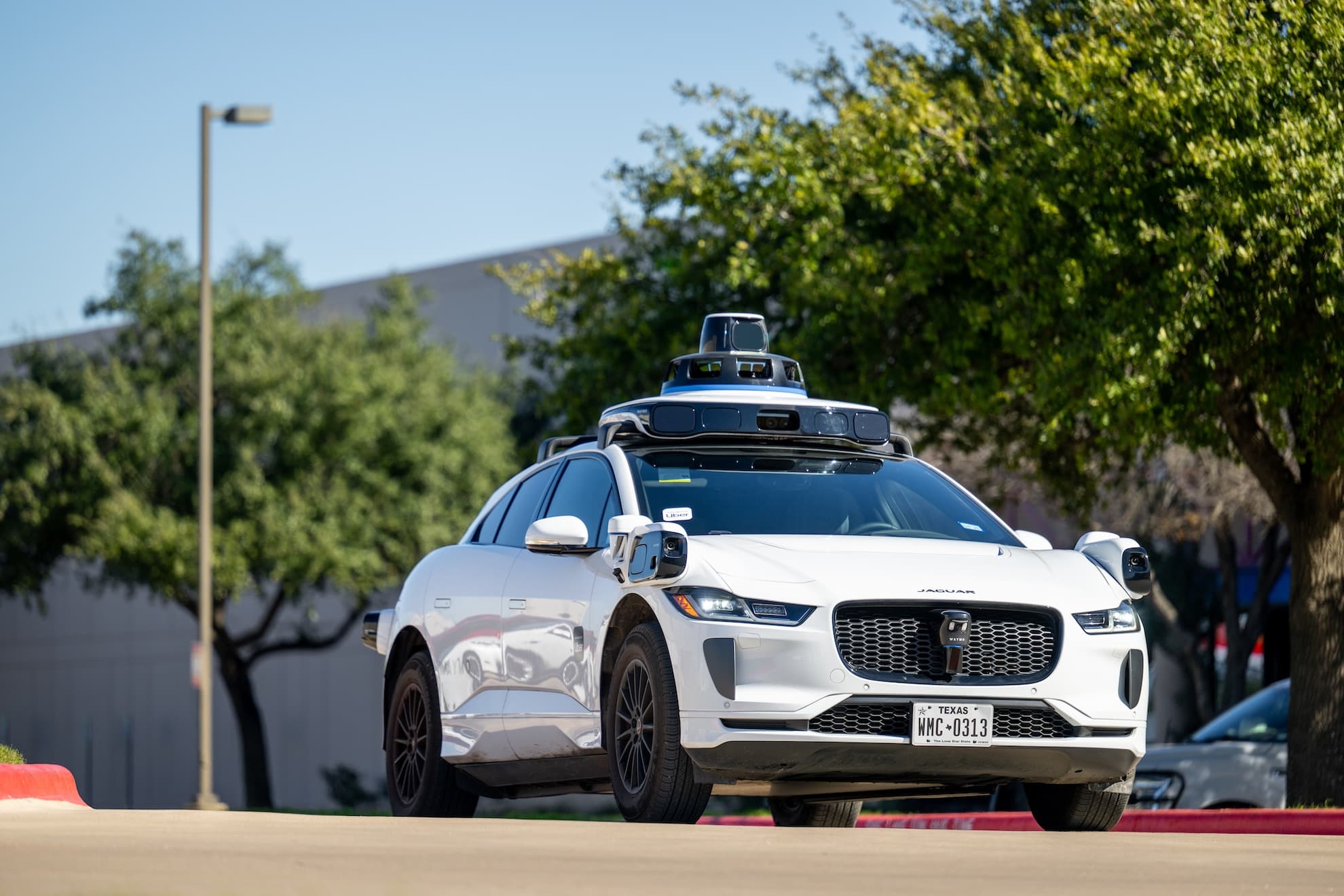 Waymo-ს უპილოტო ავტომობილი ტეხასის ქუჩებში