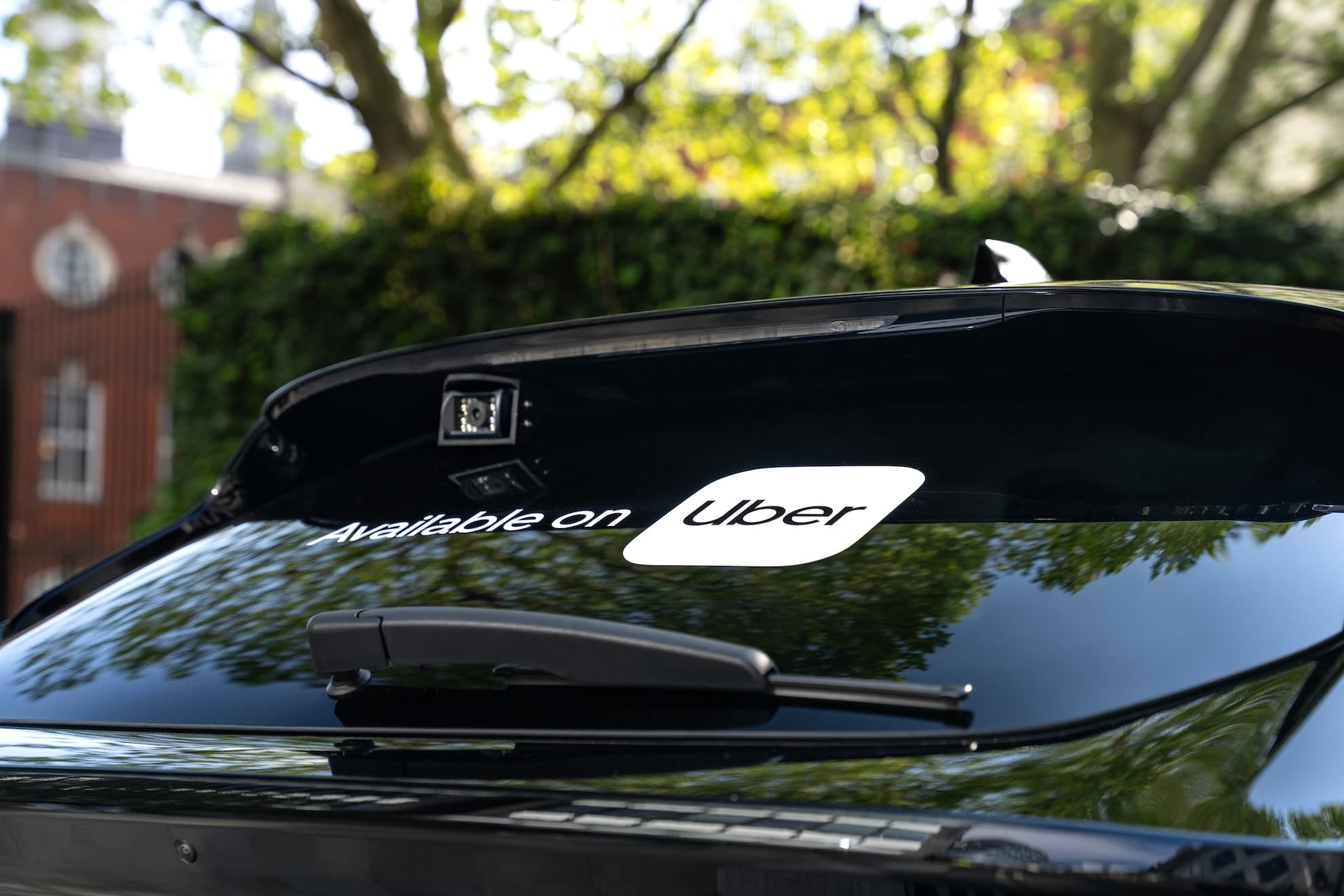 Uber-ის ბრენდირებული Ford Mustang Mach-E Wayve-ის ავტონომიური სისტემით