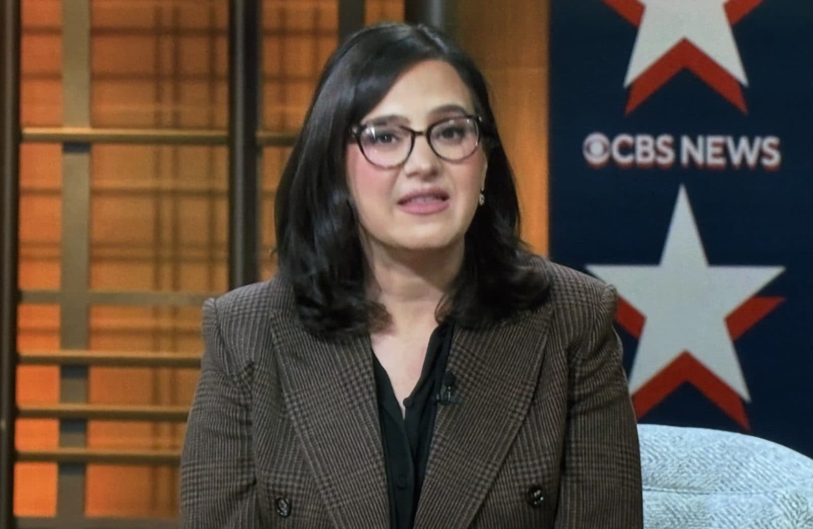 ბარი ვაისი და CBS News-ის ლოგო