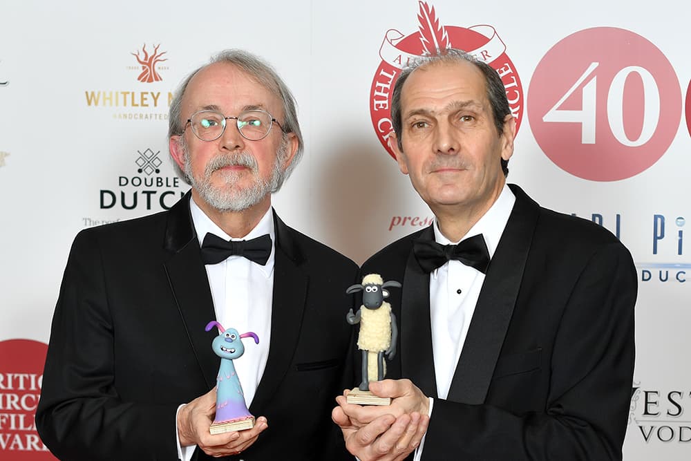 პიტერ ლორდი და დევიდ სპროქსტონი Aardman-ის პერსონაჟებთან ერთად
