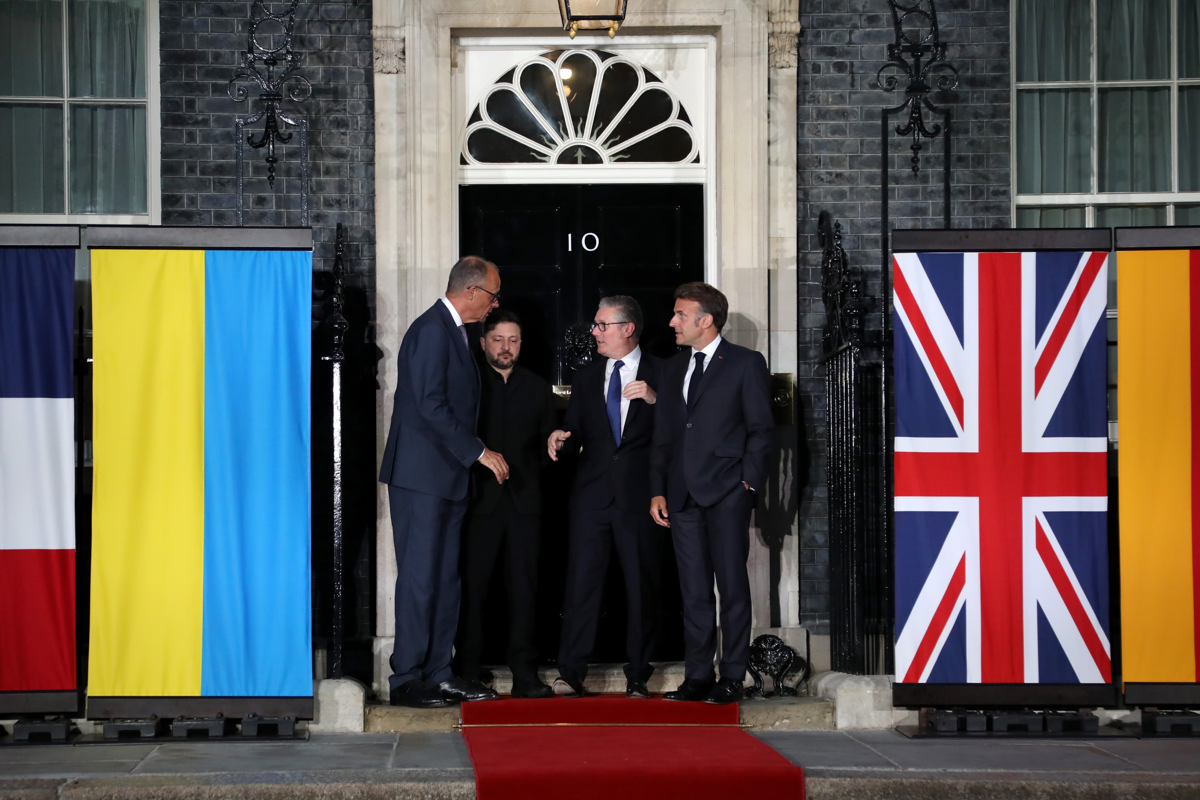 ვოლოდიმირ ზელენსკი და დასავლელი ლიდერები ლონდონში