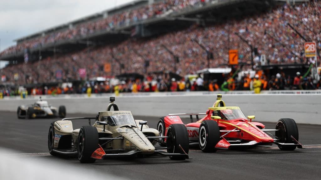 ფელიქს როზენკვისტი ზეიმობს გამარჯვებას Indy 500-ის ფინიშის ხაზთან