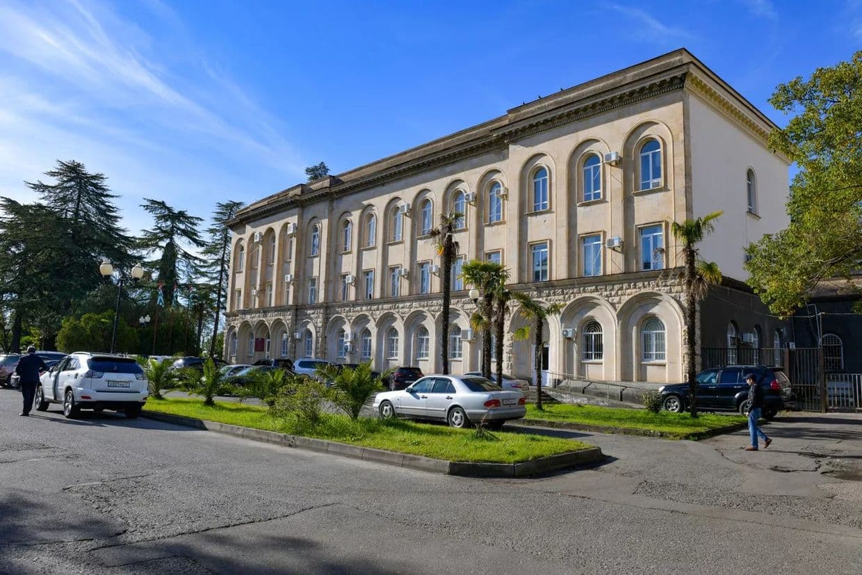 აფხაზეთის პარლამენტის შენობა სოხუმში