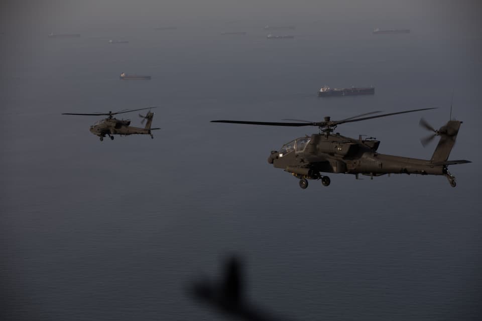 აშშ-ის არმიის AH-64 Apache-ს ტიპის შვეულმფრენი