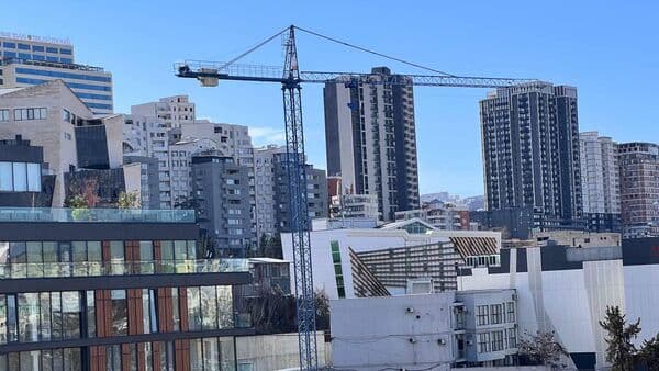 თბილისის პანორამული ხედი ახალაშენებული საცხოვრებელი კორპუსებით