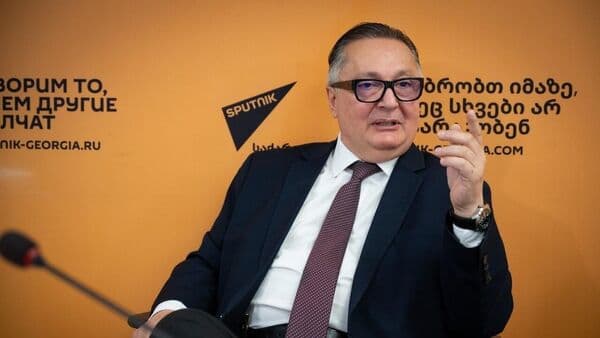 მიხეილ სააკაშვილი და ნიკა მელია ერთად წარსულში