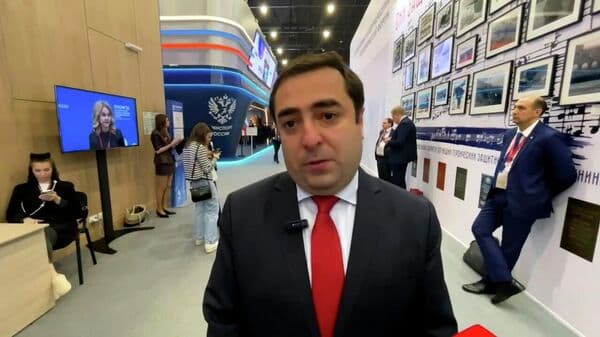 საქართველოს დროშა და რეგიონული რუკა