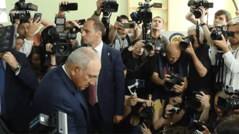 ნიკოლ ფაშინიანი საარჩევნო უბანზე