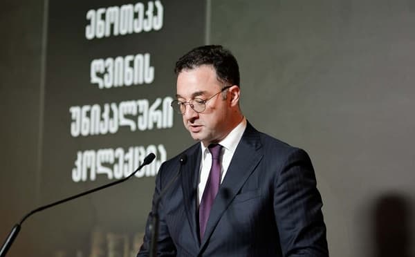 ღვინის ქარხნის ისტორიული შენობა და ენოთეკის ინტერიერი