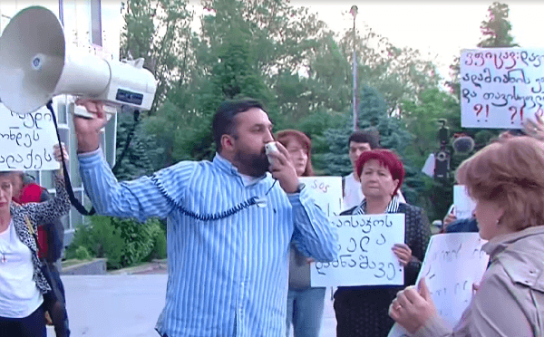გორის პოლიციის შენობა საპროტესტო აქციის დროს