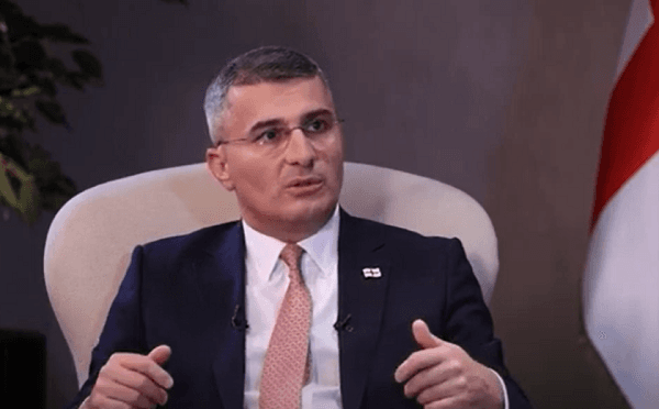 მამუკა მდინარაძე ჟურნალისტებთან საუბრისას