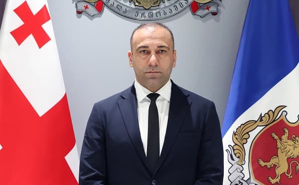 შინაგან საქმეთა სამინისტროს შენობა და ოფიციალური სიმბოლიკა