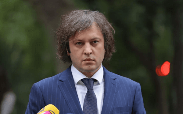 ირაკლი კობახიძე ჟურნალისტებთან საუბრისას