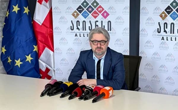 ნიკა გვარამია პოლიტიკური განცხადების დროს