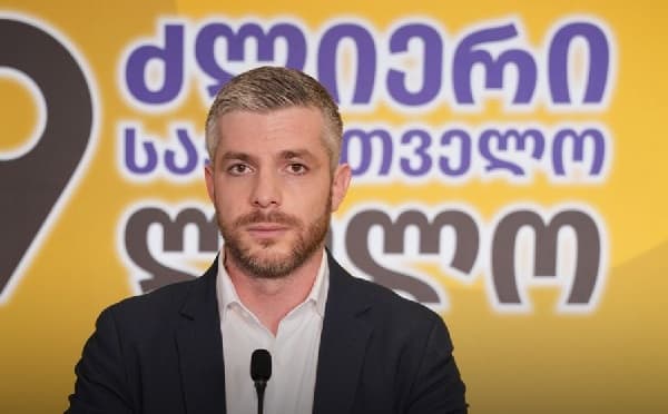 ირაკლი კუპრაძე ბრიფინგზე კორუფციულ საქმეებზე საუბრობს