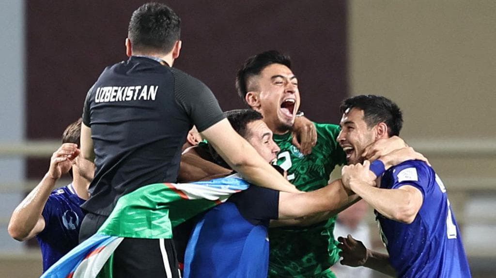უზბეკეთის ნაკრების ფეხბურთელები მოედანზე