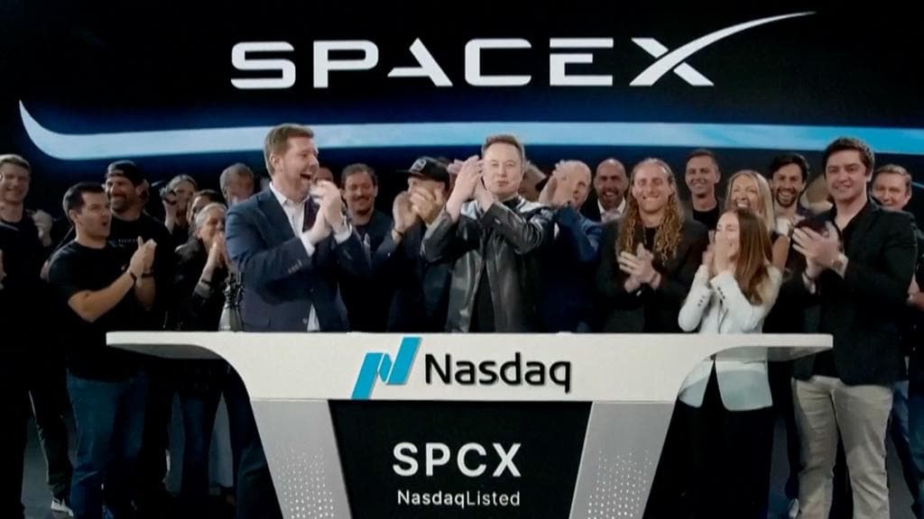ილონ მასკი SpaceX-ის სათავო ოფისში საჯარო ვაჭრობის დაწყებისას