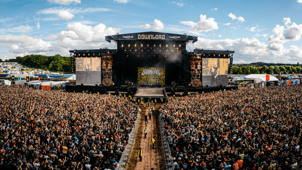 დონინგტონ პარკის სცენა და აუდიტორია Download Festival-ზე