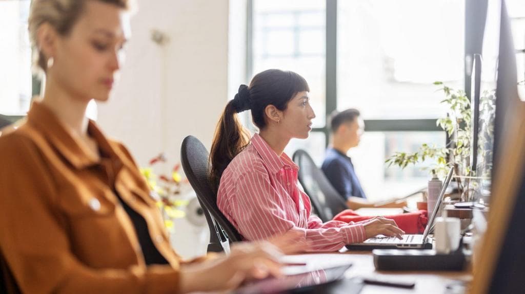 Meta-ს ოფისის შენობა და კომპიუტერული ტექნიკა