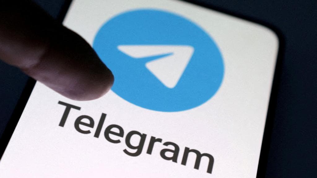 Telegram-ის ლოგო სმარტფონის ეკრანზე