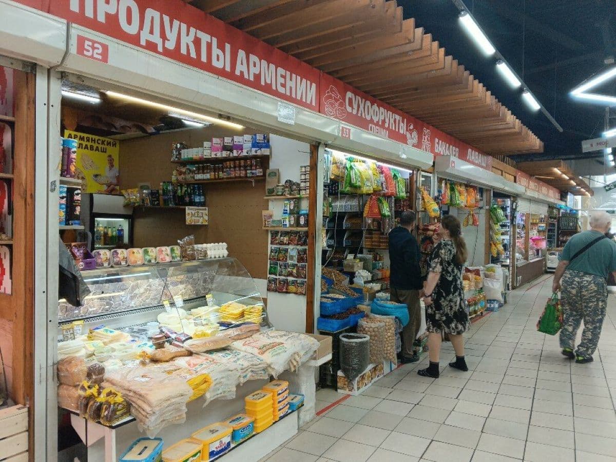 სომხეთის დროშა და ეკონომიკური შეზღუდვების სიმბოლო