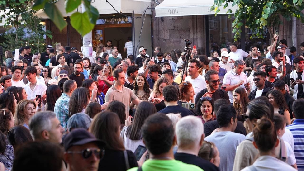 სომხეთის დროშა და პოლიტიკური პროცესები რეგიონში