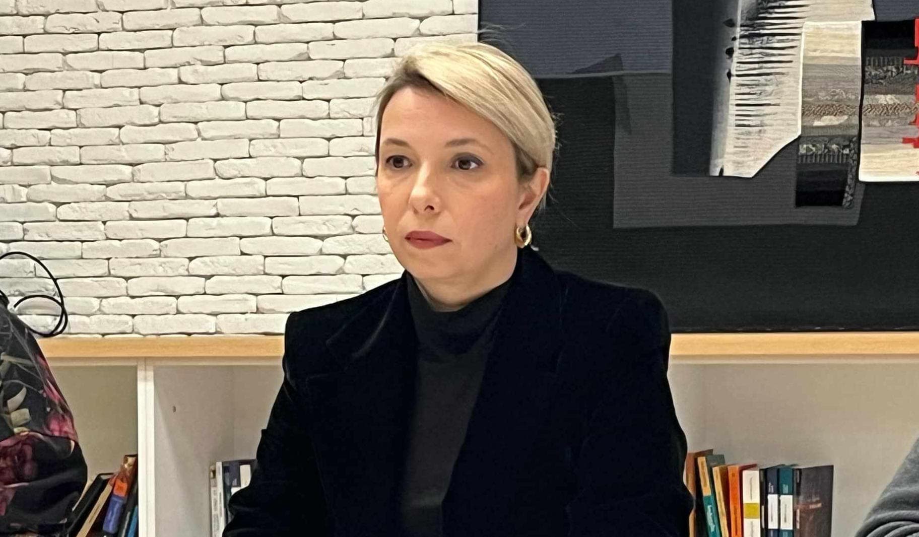 ნინო ლომჯარია საუბრისას
