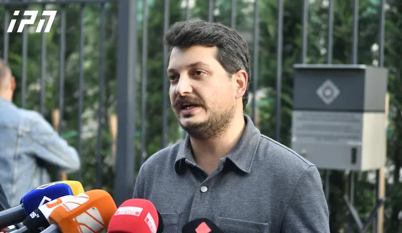ადვოკატი ლაშა ტყეშელაძე საუბრობს პაპუნა ლოცულაშვილის მიმართ პოლიციელების ძალადობის საქმეზე