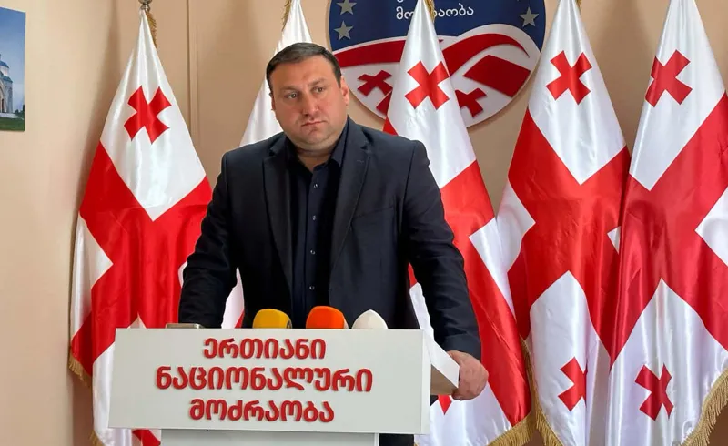 ირაკლი ფავლენიშვილი ბრიფინგზე