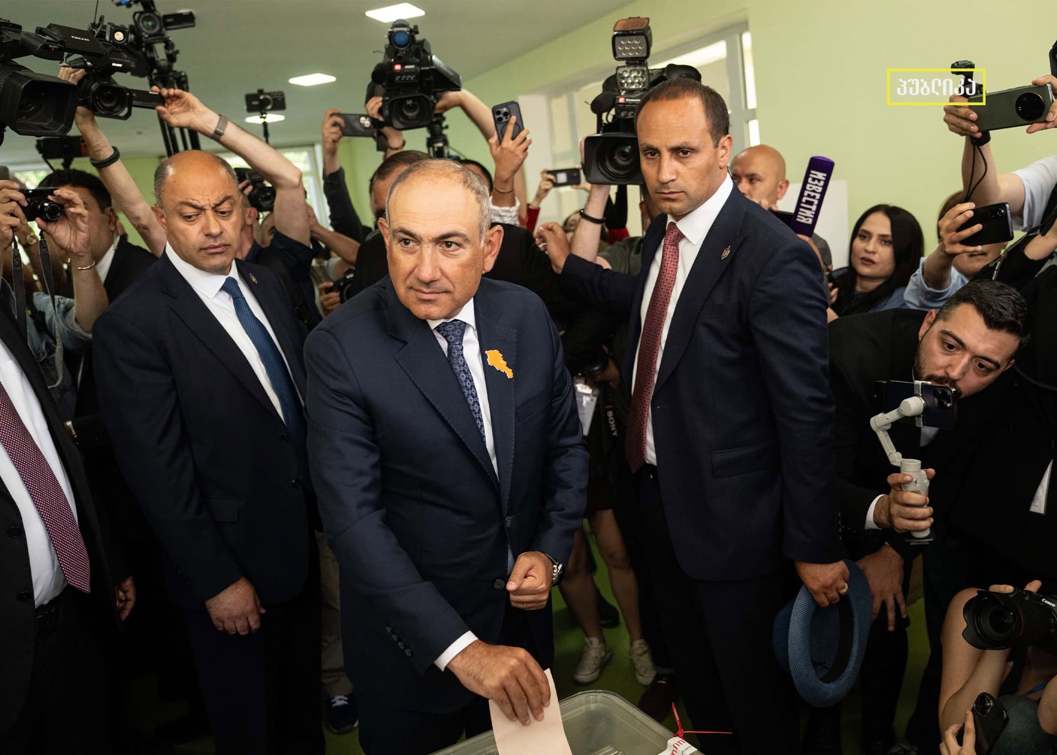 ნიკოლ ფაშინიანი საარჩევნო უბანზე
