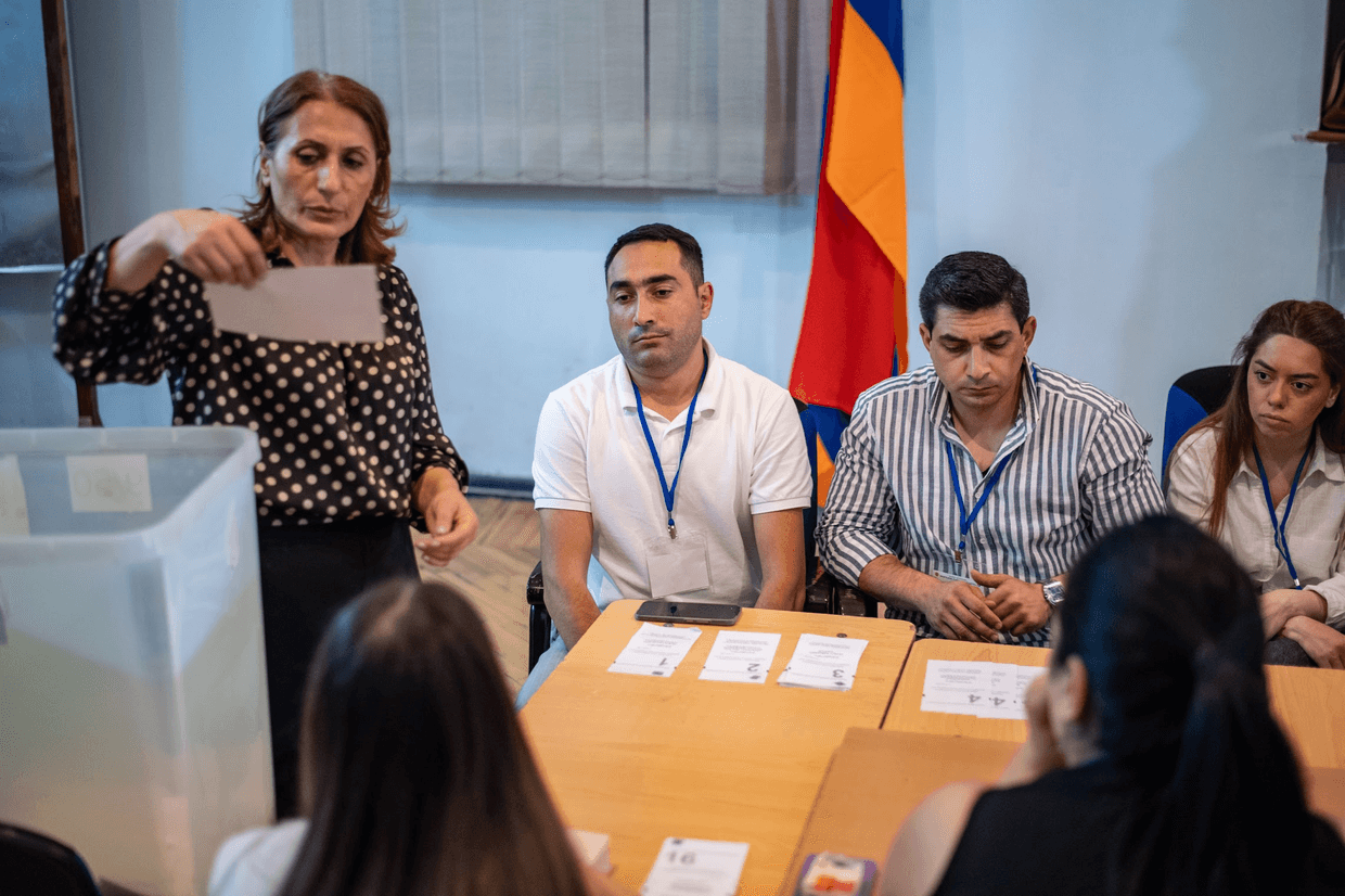 ნიკოლ ფაშინიანი საარჩევნო შტაბში