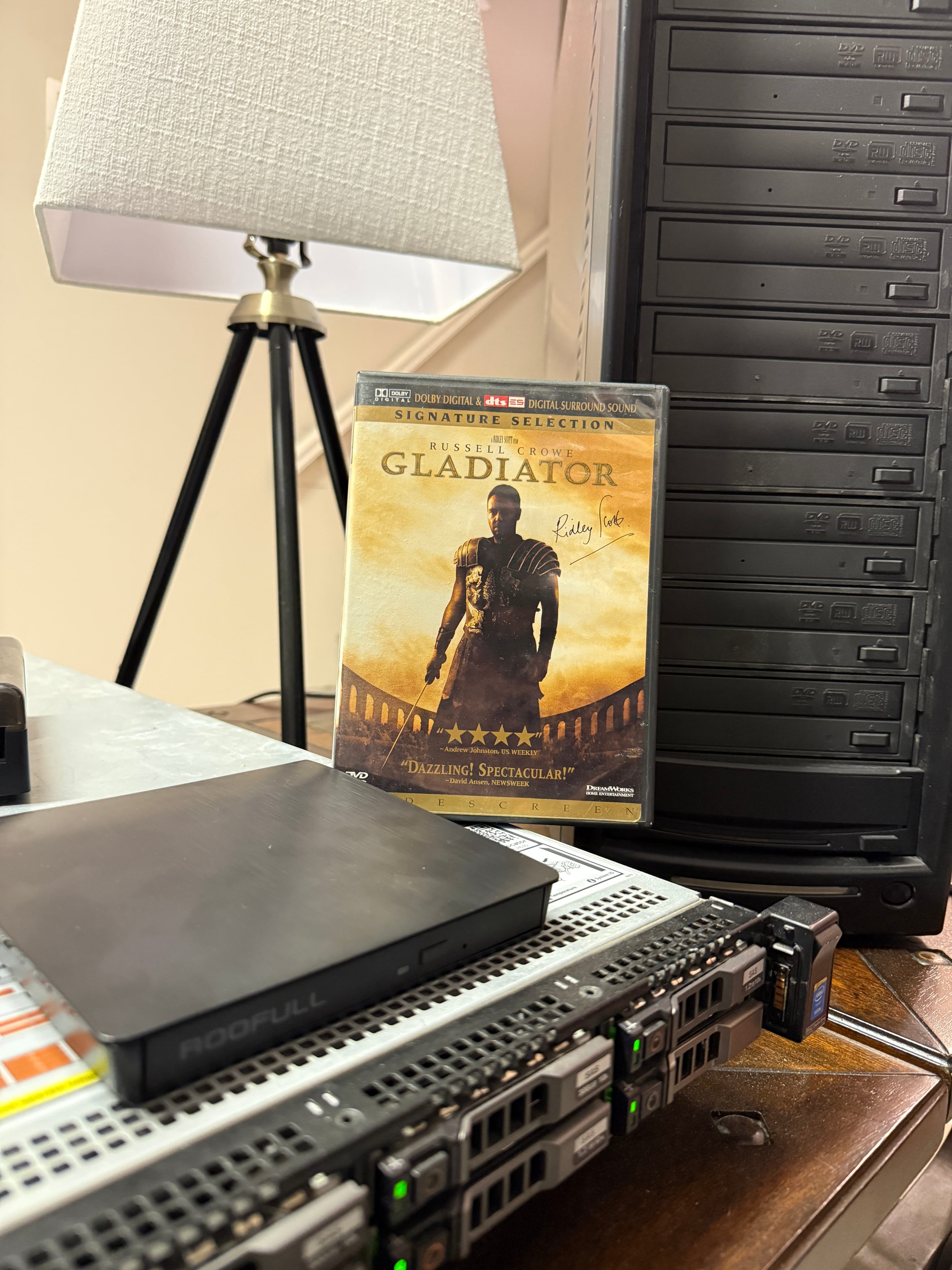 ძველი DVD დისკები და კომპიუტერული ტექნიკა