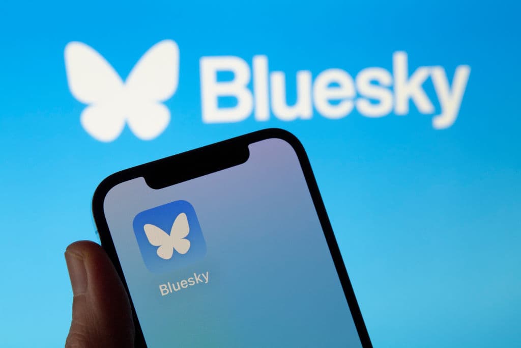 Bluesky-ს აპლიკაციის ინტერფეისი ჯგუფური ჩეთის ფუნქციით